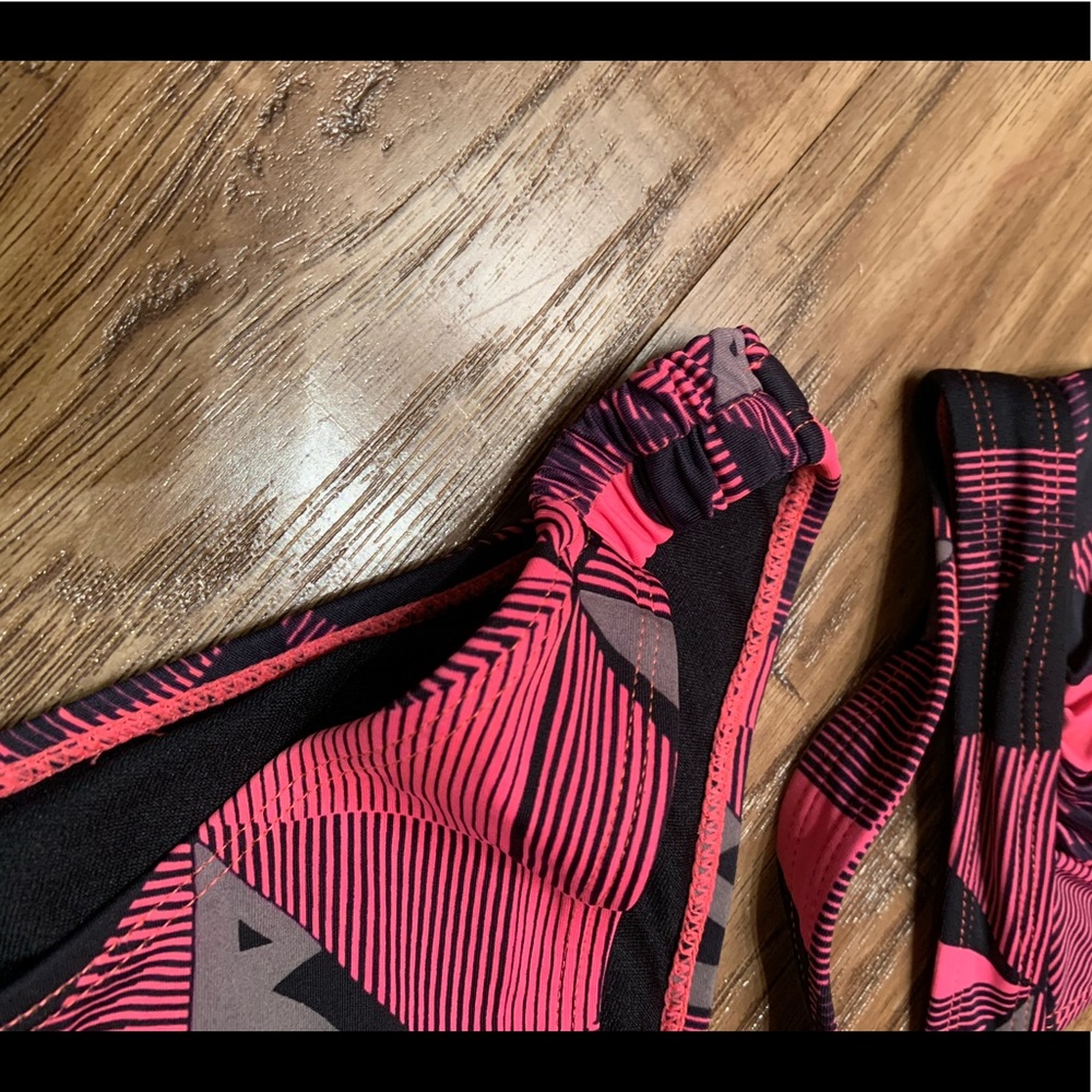 Pink/black bikini - Picture 4 of 8